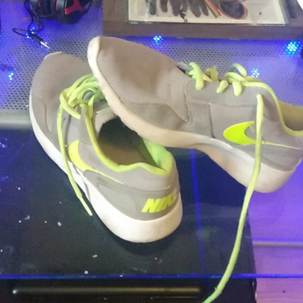 Girls Nike shoes